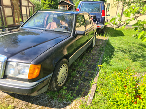 MB W124 MERCEDES (2 foto / 8)