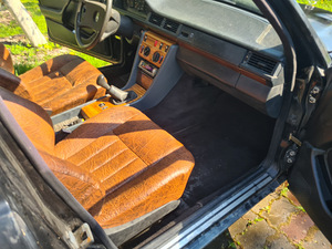 MB W124 MERCEDES (5 foto / 8)