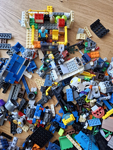 LEGO (2 фото из 3)