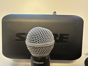 Приемник Shure BLX4E-K3E и микрофон SM58 BLX2 K3E (5 фото из 6)