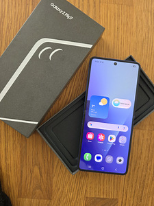 Samsung Galaxy Z Flip7 12/256GB Blue Ostutsekk,garantii (2 foto / 3)