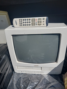 TV+VHS.Продам видеодвойку (телевизор + видеомагнитофон).NTSC (1 фото из 3)
