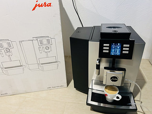 Professionaalne Jura X8 kohvimasin (1 foto / 2)
