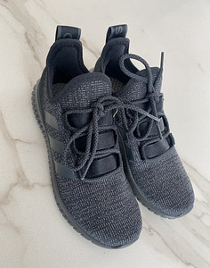 Uued Adidas kaptir tossud (2 foto / 3)