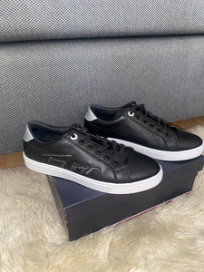 Tommy Hilfiger nahk suurus 40 (1 foto / 2)