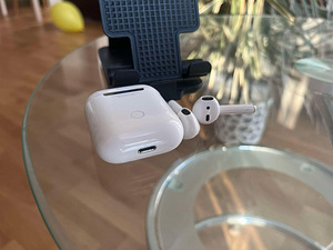 Apple airpods (2 фото из 6)