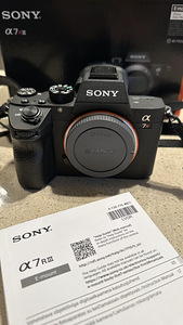 Sony A7R III hübriidkaamera (1 foto / 3)