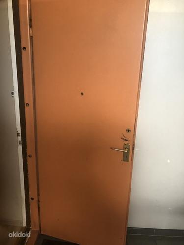 Металлическая дверь (фото #2)