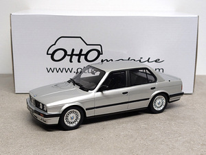 Модель автомобиля BMW E30 седан 1:18 (2 фото из 4)