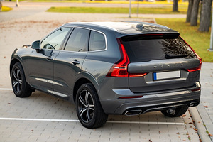 Volvo XC60 R-Design (2 foto / 15)