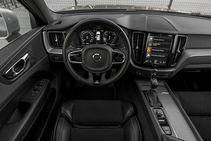 Volvo XC60 R-Design (9 foto / 15)