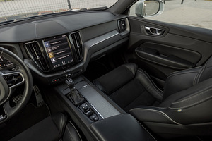 Volvo XC60 R-Design (10 foto / 15)