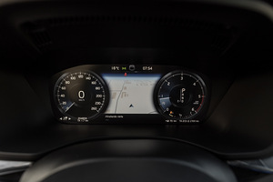 Volvo XC60 R-Design (12 foto / 15)