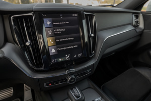 Volvo XC60 R-Design (14 foto / 15)