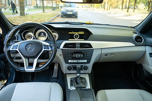 Mercedes-Benz C350d 2011 AMG пакет (9 фото из 11)