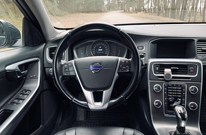VOLVO V60 (7 фото из 9)