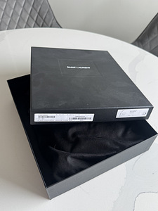 Saint Laurent Kott (4 foto / 4)