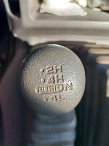 FORD MAVERICK 2,4L (2 foto / 12)