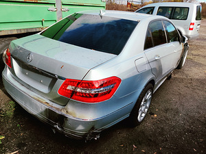 Мерседес Бенц Е350 (6 фото из 10)