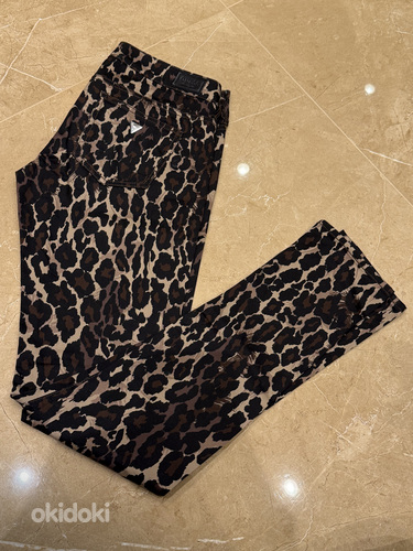 GUESS teksad, suurus 27