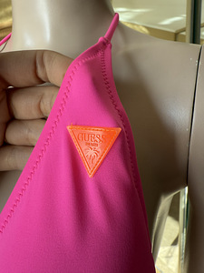 Guess ujumistrikoo (4 foto / 4)