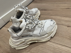 Balenciaga Triple-S (2 foto / 3)