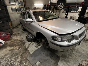 Volvo V70 2.3 184kw varuosadeks (3 foto / 10)