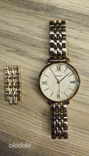 Продается женские наручные часы Fossil