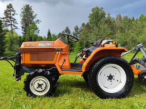 Jaapani väiketraktor Kubota B1-15 hüdraulilise lumesahaga (2 foto / 10)