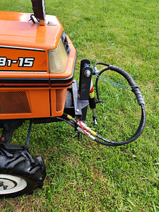 Jaapani väiketraktor Kubota B1-15 hüdraulilise lumesahaga (6 foto / 10)