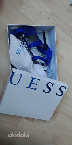 Босоножки Guess