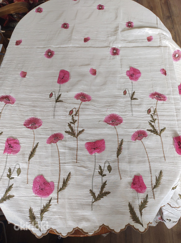 Красивая и эффектная ткань тафта с вышивкой и 3D цветами (фото #2)