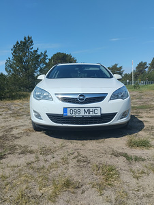 M/V Opel Astra Sportstourer (1 foto / 4)