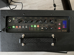 Kitarrivõimendi VOX VT20X ja footswitch VFS5S (2 foto / 2)
