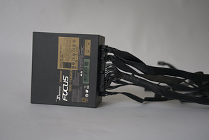 Seasonic SSR-1000FX FOCUS 1000W 80 PLUS Gold GX-1000 PSU (2 foto / 3)