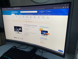 27" CRG50 Full HD Curved 240Hz Gaming Monitor (1 foto / 3)