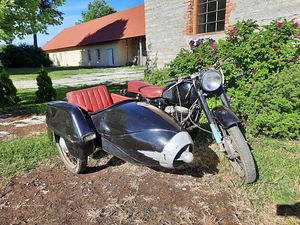 Külgkorviga mootorratas Pannonia T5 (1 foto / 2)