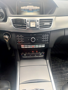MERCEDES-BENZ E 220 BLUETEC 2.1 125kW AVANTGARDE (13 foto / 15)