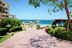 KINGTUT AQUA PARK BEACH RESORT HURGHADA (3 foto / 10)