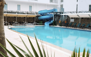 BESO BEACH HOTEL (7 foto / 10)