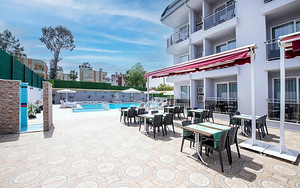A HOTEL SIDE (2 фото из 10)