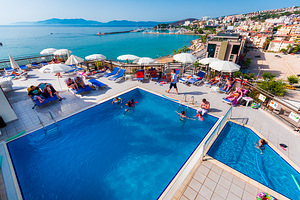 DERICI HOTEL (8 foto / 10)