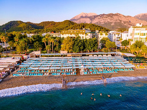 LANCORA BEACH HOTEL (4 foto / 10)