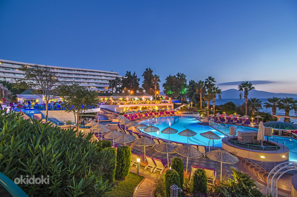 THE GRAND BLUE SKY HOTEL