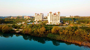 LAKE & RIVER SIDE HOTEL & SPA (1 foto / 10)