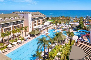 DOBEDAN BEACH RESORT COMFORT (1 foto / 10)
