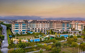 COMMODORE ELITE SUITES & SPA (2 фото из 10)
