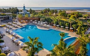 COMMODORE ELITE SUITES & SPA (6 фото из 10)