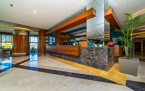 COMMODORE ELITE SUITES & SPA (10 фото из 10)