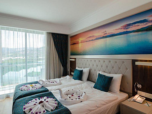 THE LUMOS DELUXE RESORT HOTEL & SPA (5 foto / 24)